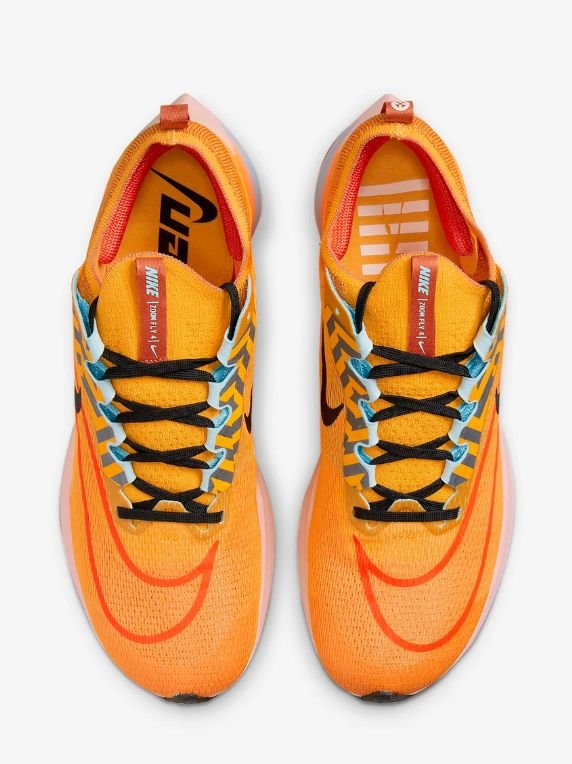 נעל ספורט כתומה