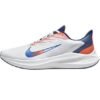 נעלי הספורט של NIKE